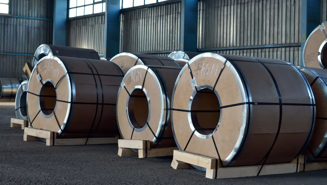 Kumera Drives for Metal Industries. Kumera Pinion stand gear units: Coiler gear units, Scissor drives, Leveler gear units, Draw bench drives, Sendzimir gear units.