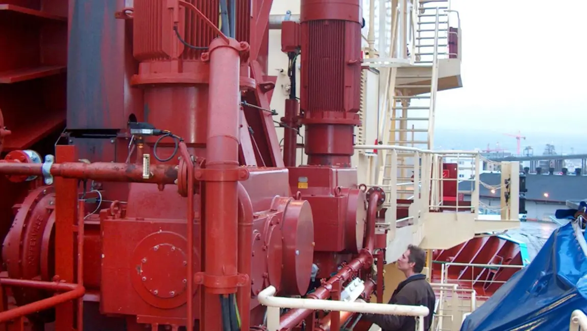 Kumera Crane Drives. Main hoist, Boom hoist, Trolley travel drives, Crane travel drives, Drop in replacements and components for all bands. Ship-to-shore Cranes, Rail Mounted Gantry Cranes, Straddle Carriers, Rubber Tyre Gantry Cranes, Double Boom Cranes, Single Boom Cranes, Goliath Gantry Cranes, Grab Unloader Cranes, Multipurpose Cranes, Overhead Travelling Cranes, Process Duty Cranes.